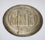 صحن نحاس عليه نقوش ورسوم بالفضة - Image 6