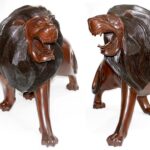 أسدان كبيران بقياس الأسد الحقيقي