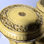 زوج من الطاولات الجانبية من الخشب الطبيعي المحفور يدوياً بالكامل - Image 9